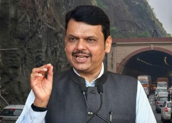 मुंबई पुणे एक्स्प्रेसवे वाहतूक कोंडी आणि एसएमएस अलर्ट प्रणाली