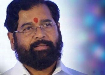 एकनाथ शिंदे यांचा ठाण्यातील आनंद आश्रमातील भावपूर्ण फोटो