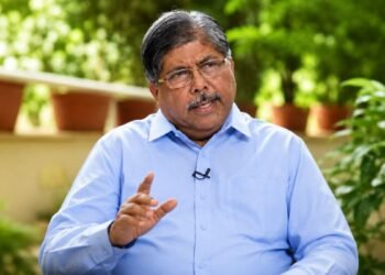 विद्यार्थ्यांची फसवणूक रोखण्यासाठी चंद्रकांत पाटील यांची कठोर कारवाई